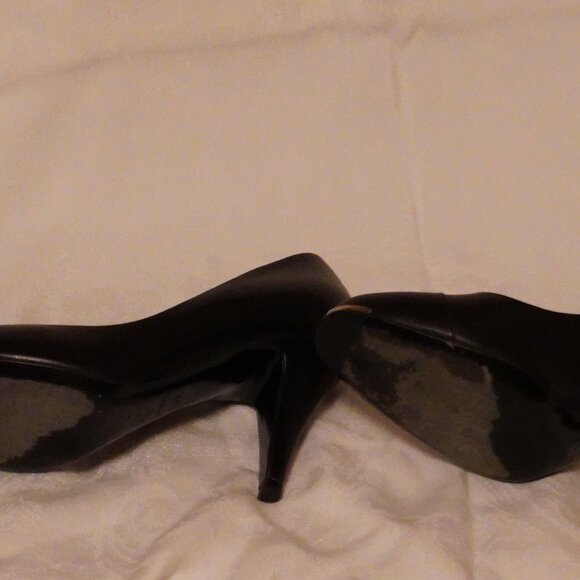 Black CHANEL heels - Picture 4 of 4